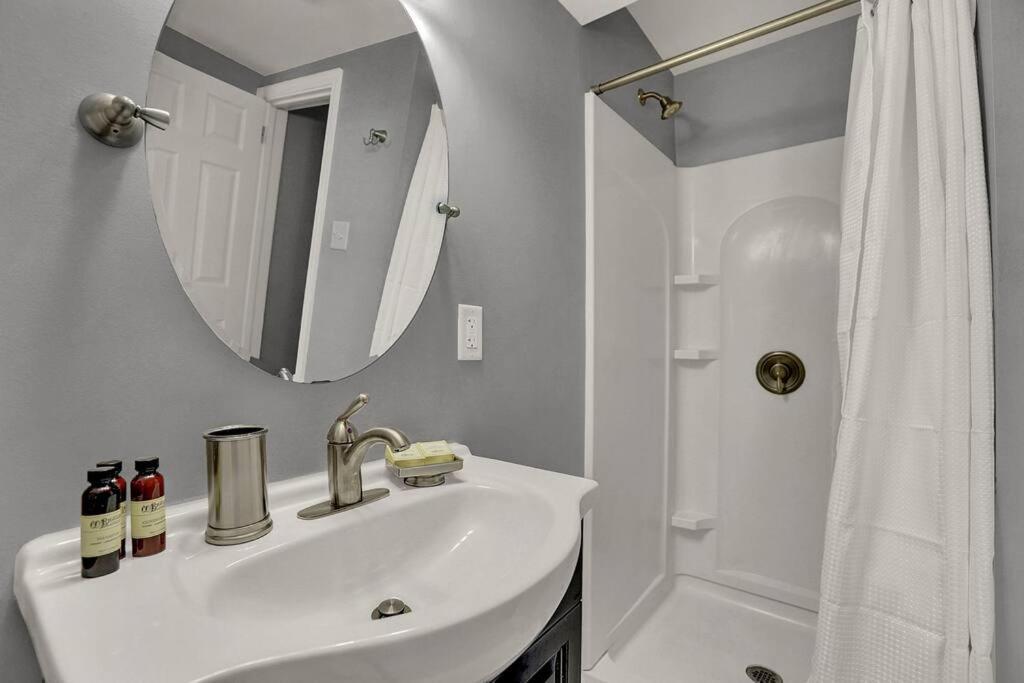 Suites On Seneca - Gorgeous One Bedroom Apartment Harrisburg Exterior foto